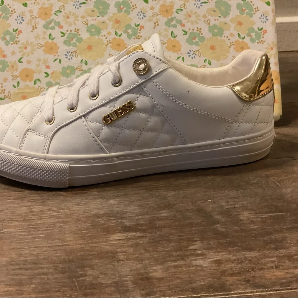 Women’s low top shoes guess shoes! - Picture 10 of 11